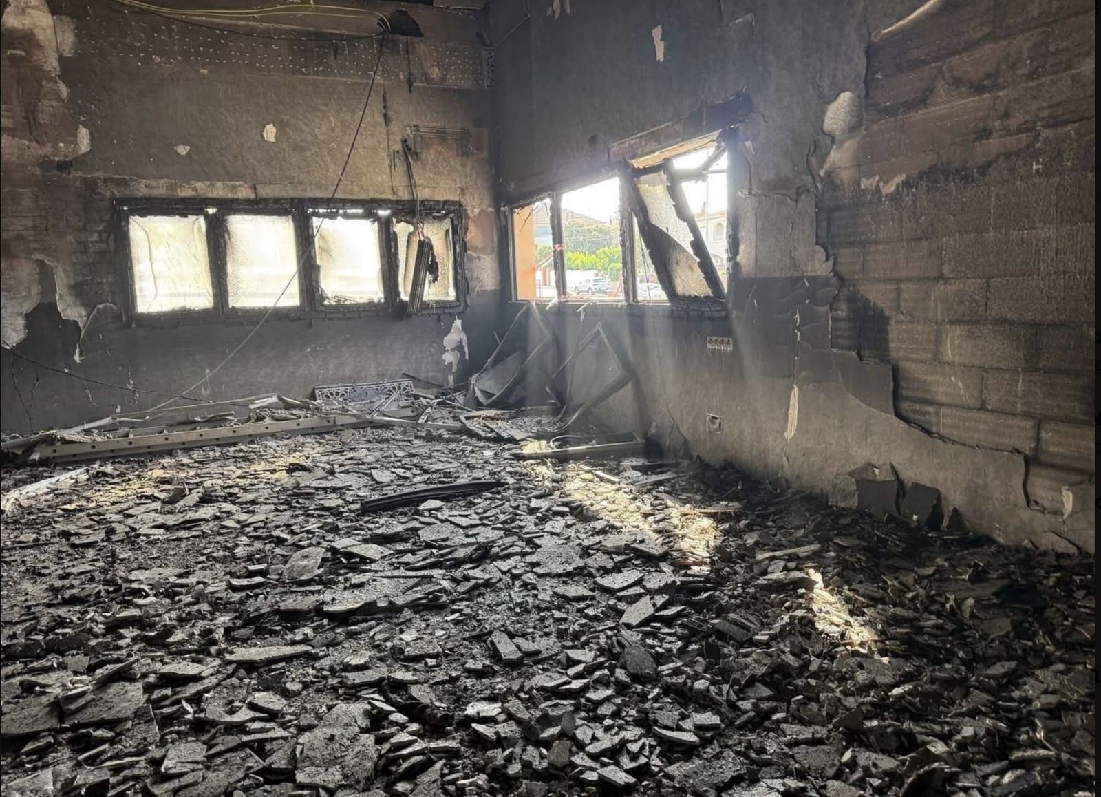 La mezquita, tras el incendio