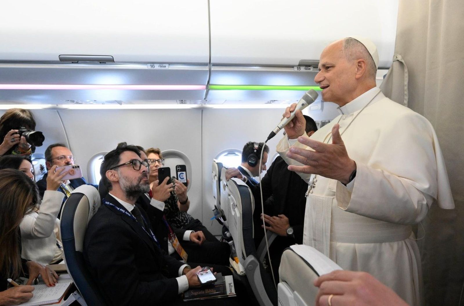 El Papa habla con los medios