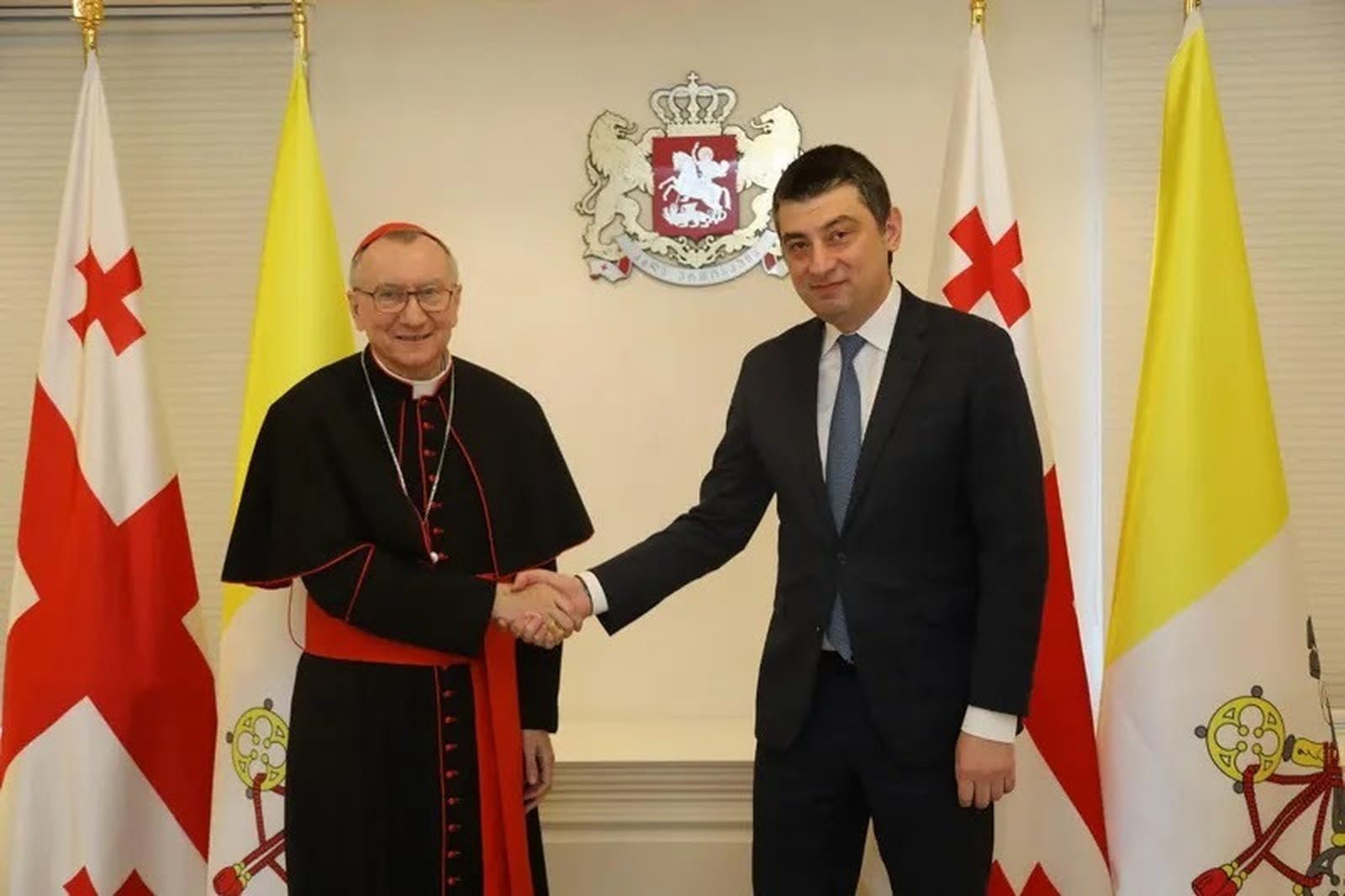 Pietro Parolin visita al primer ministro de georgia, Georgui Gajaria