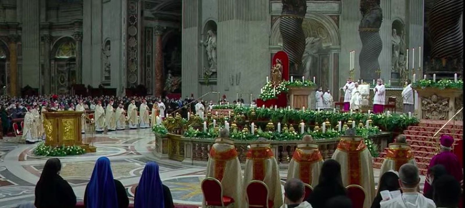 Misa por la vida religiosa en San Pedro