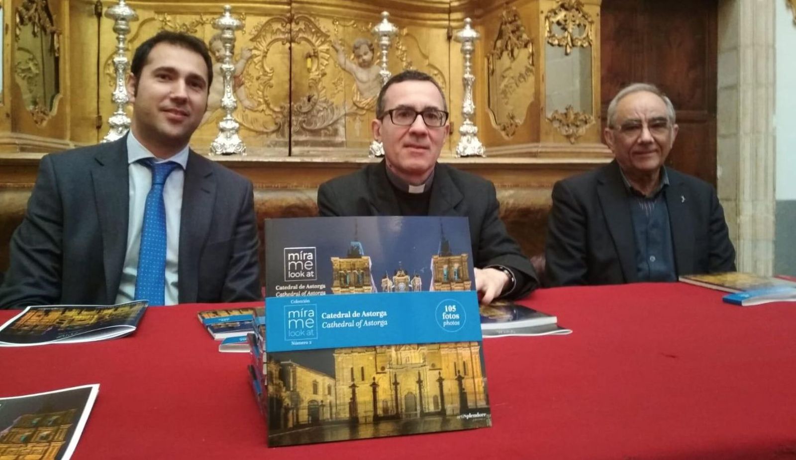 Javier Gay Alcaín (en el centro)