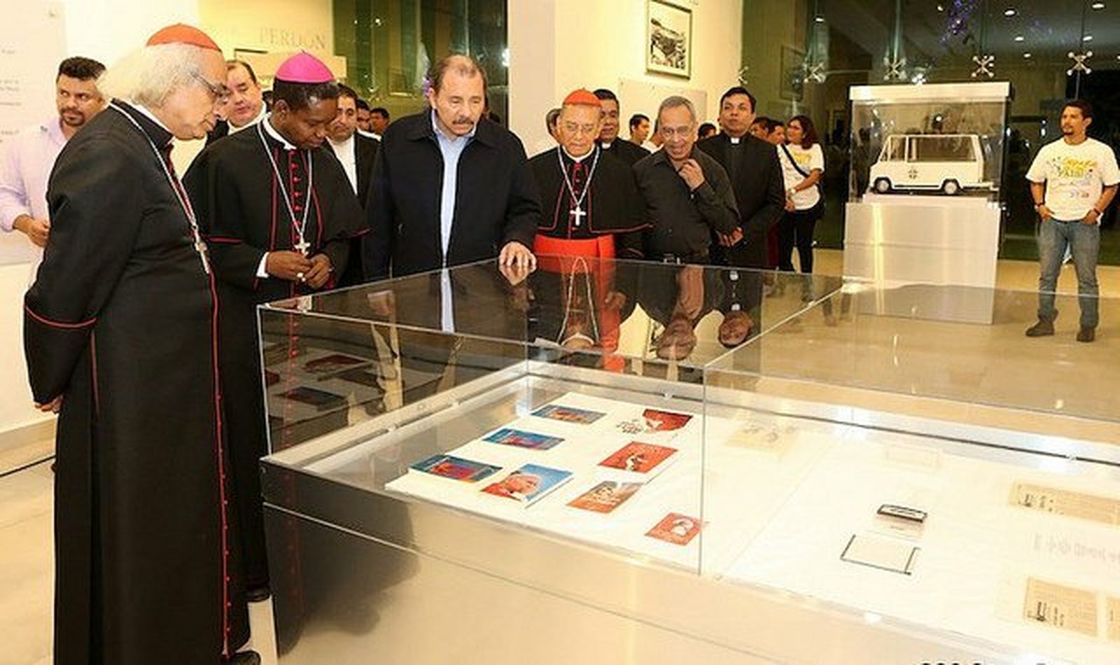 Ortega inspecciona piezas del museo "San Pablo II"