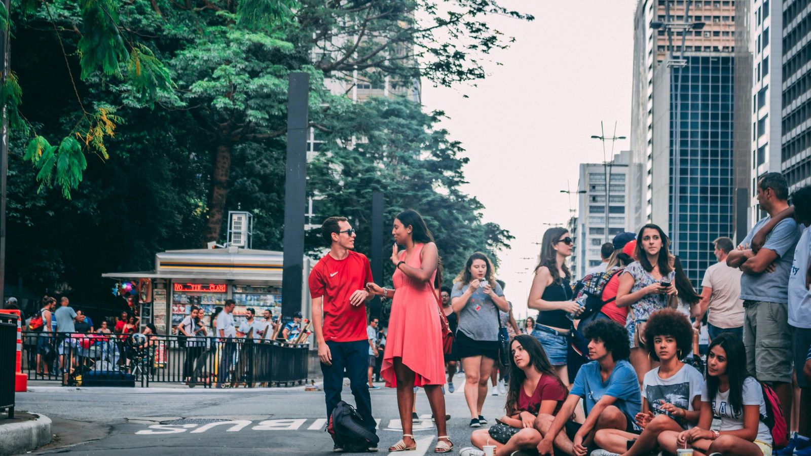Mojes Urbanos - Toda esquina es altar