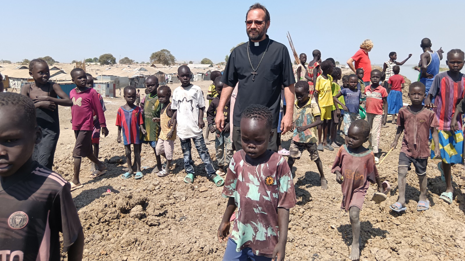 Monseñor Carlassare, obispo de Bentiu, misionero en Sudán del Sur