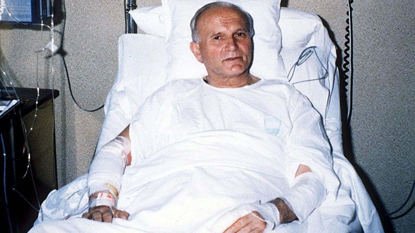 Juan Pablo II recuperándose del atentado. 1981