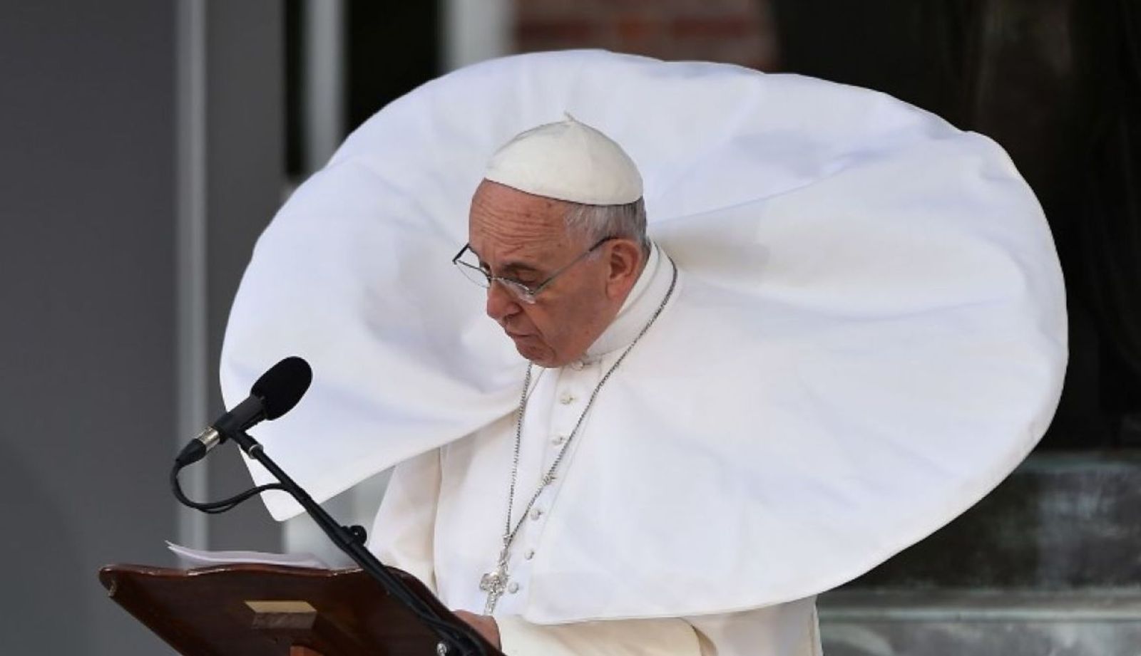 El Papa y la esclavina