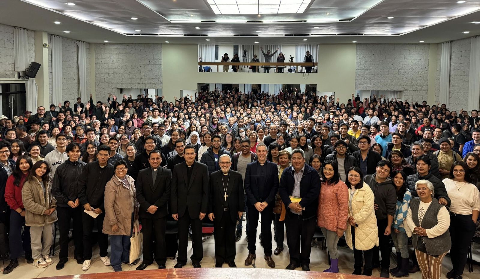 Bertomeu junto a monseñor Javier Del Río en el curso de prevención de abusos. Arequipa, 7 marzo 2024