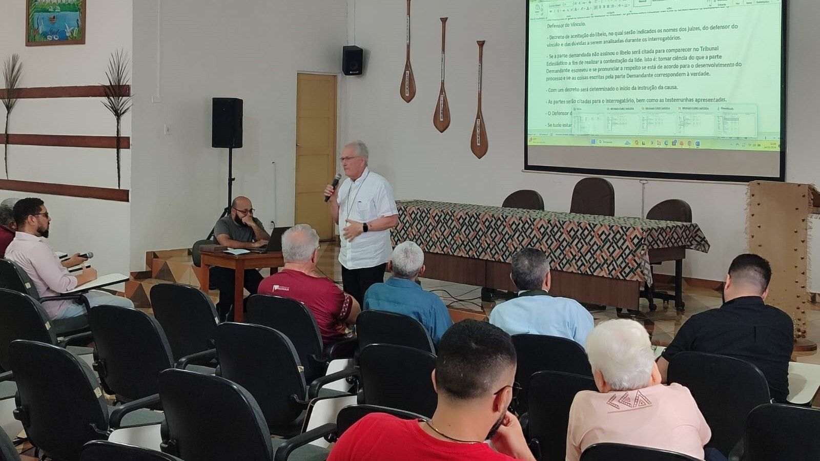 Cardenal Steiner presenta el Manual de Protección