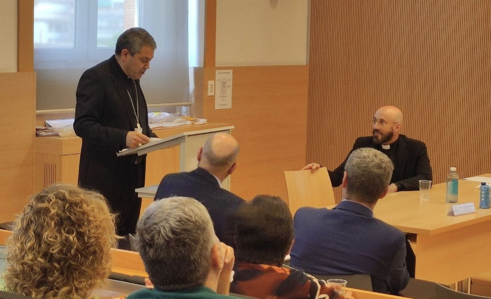 Vicente Rebollo Mozos, obispo de Tarazona, durante su ponencia