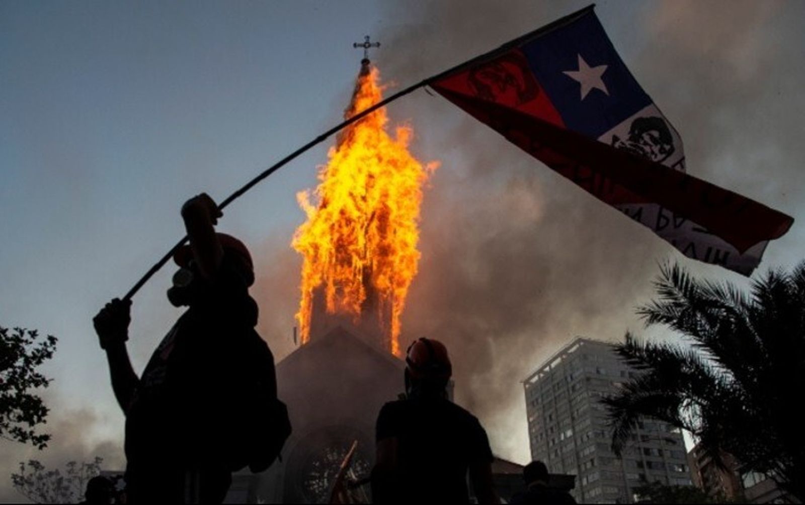 Quema de la iglesia de la Asunción en Chile