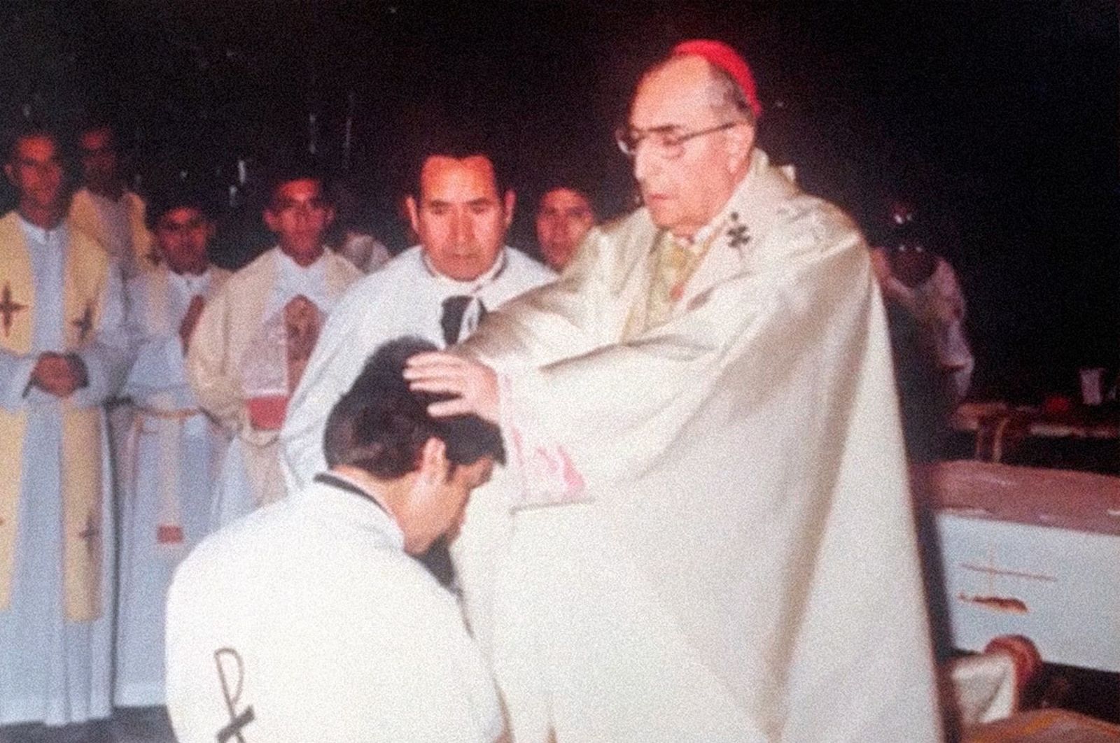 Ordenación de Carlos Castillo,