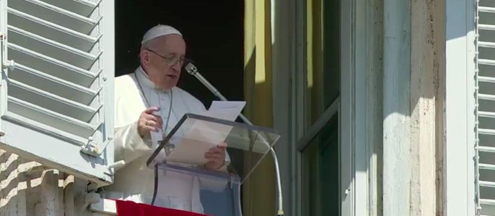 Francisco, durante el rezo del Angelus