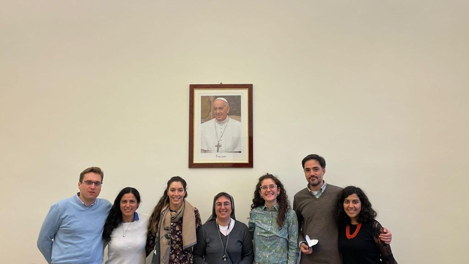 Parte del equipo, con Alessandra Smerilli