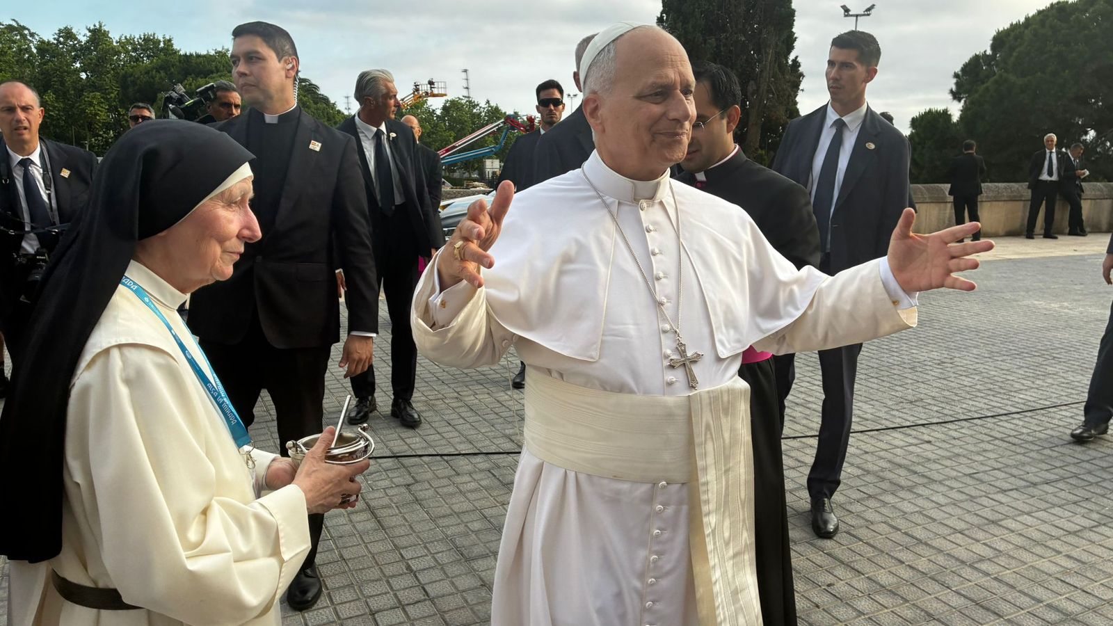 El papa, con los voluntarios de Santa Clara