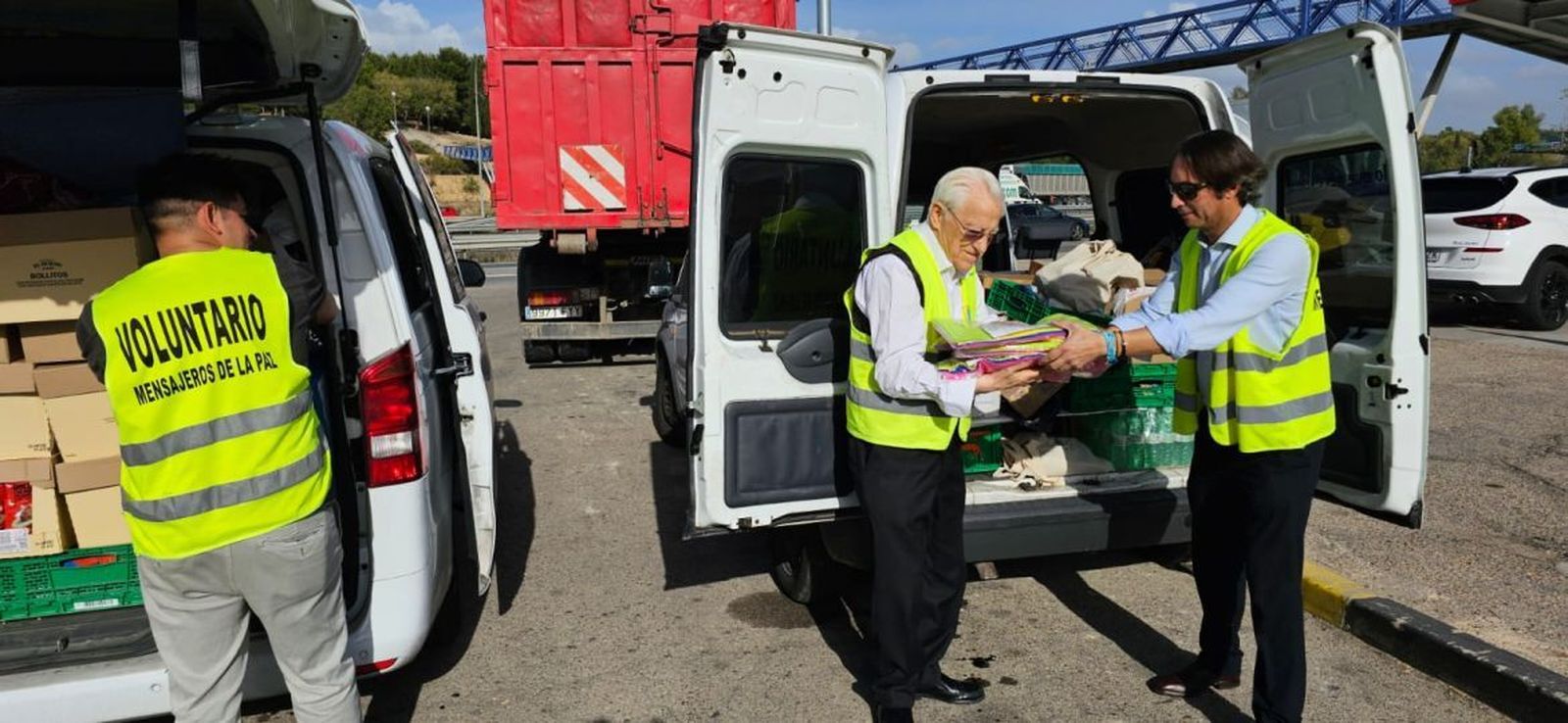 El padre Ángel, con los damnificados de Valencia