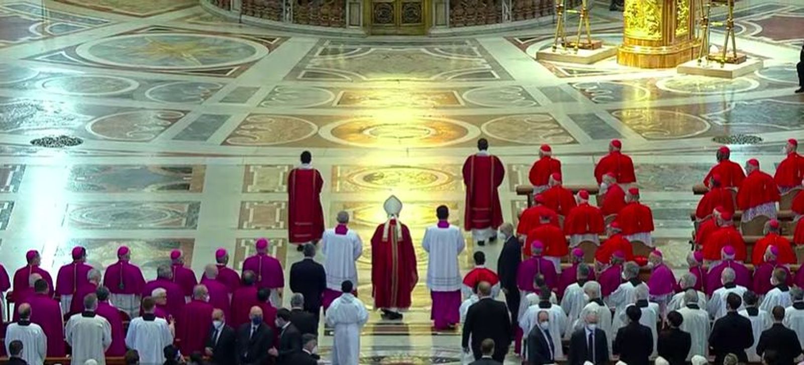 Procesión papal en Viernes Santo
