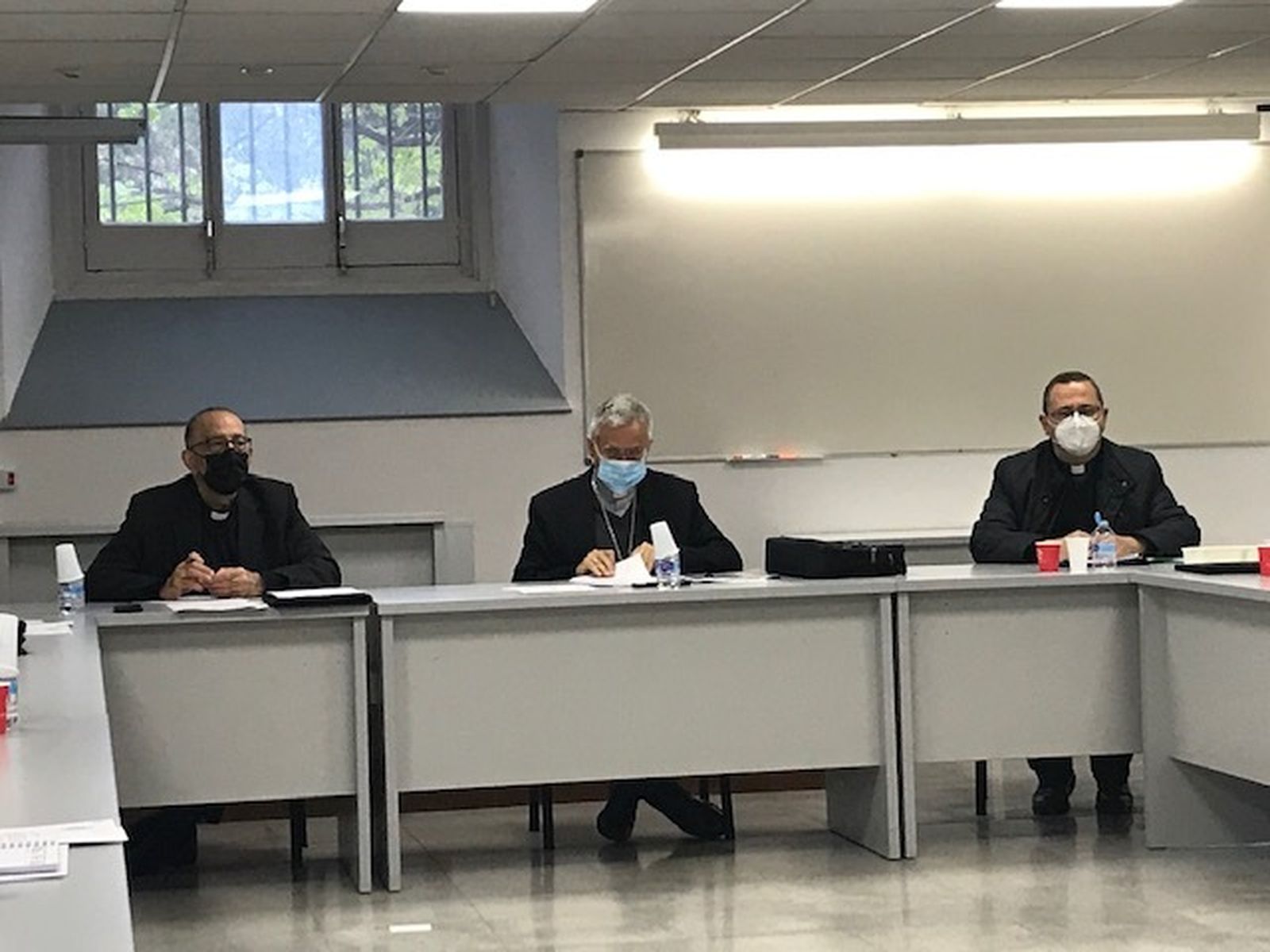 Gordo, a la derecha, junto a Planellas y Omella.