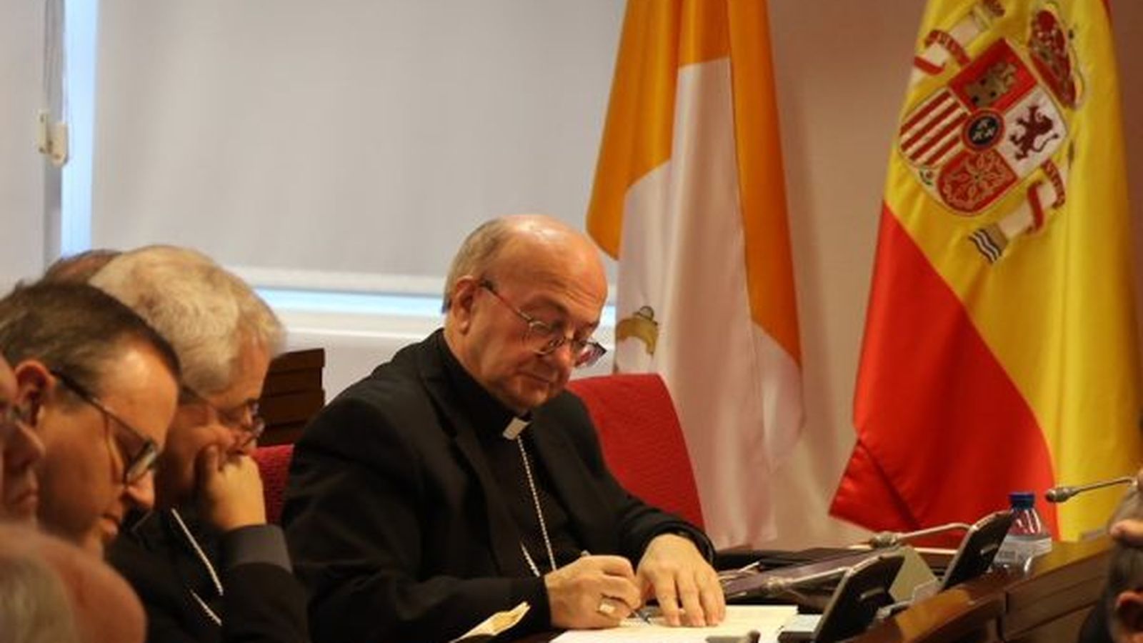 Obispos catalanes en la 128ª Asamblea Plenaria de la Conferencia Episcopal Española.