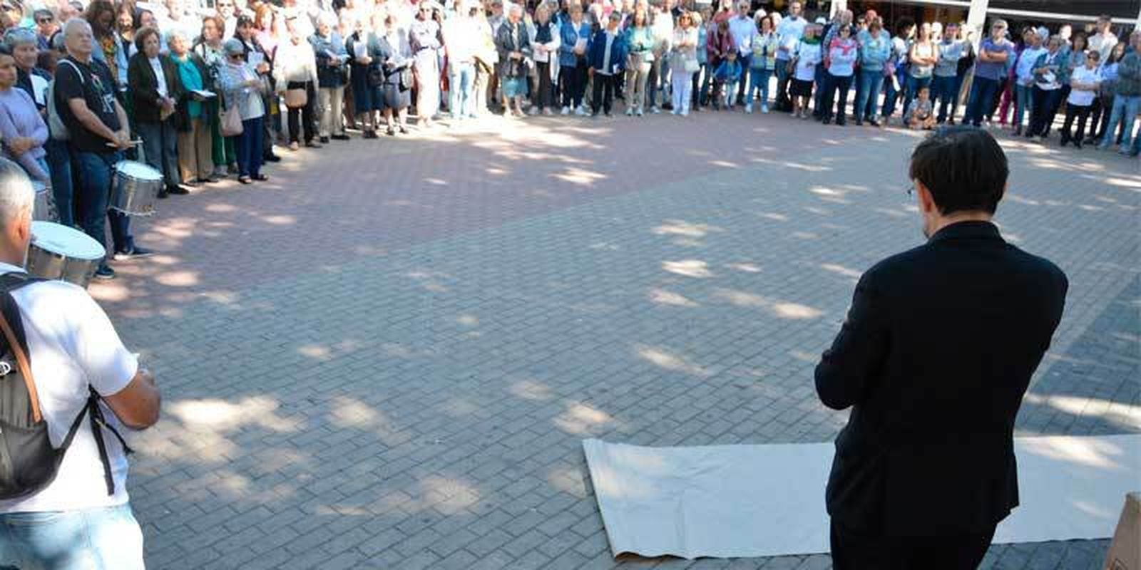El cardenal Cobo, en una oración ante el CIE de Aluche