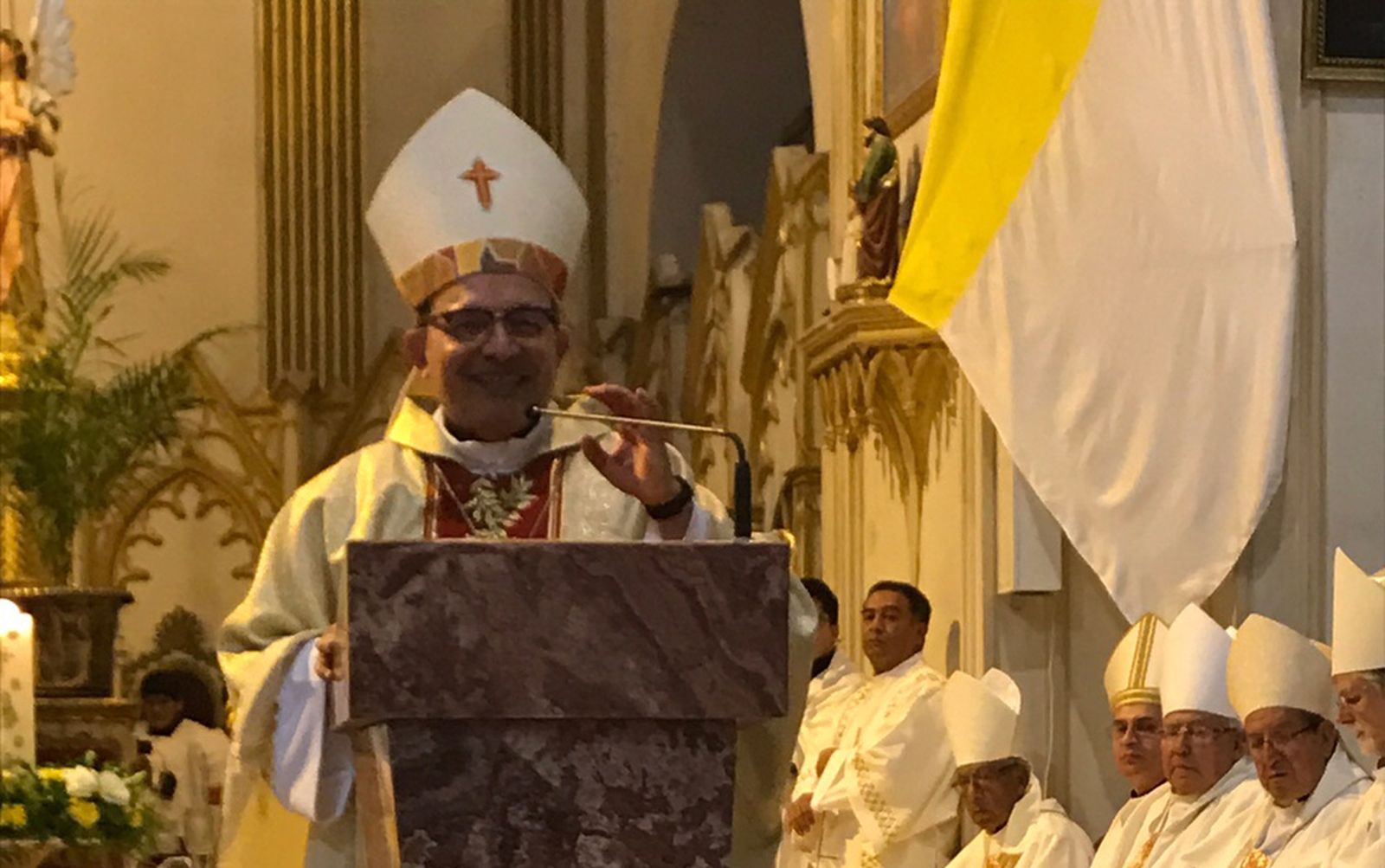 El nuevo obispo agradece a Escolapios la acogida