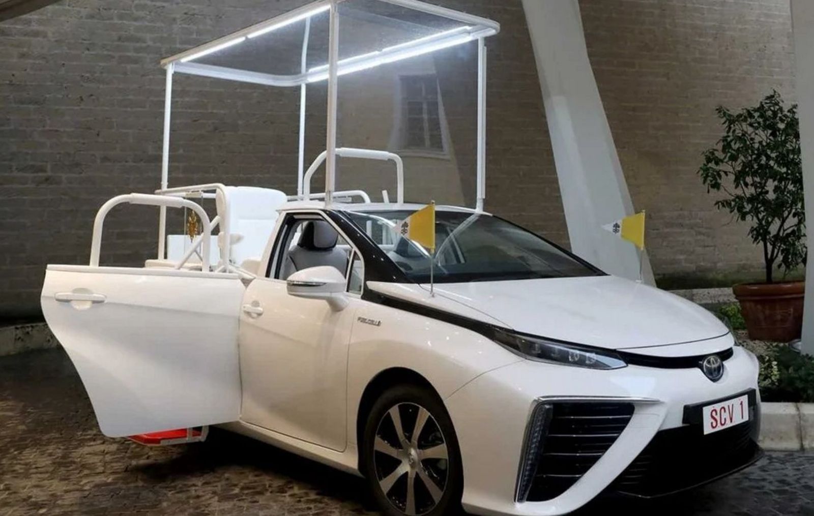 El Toyota Mirai donado al Vaticano