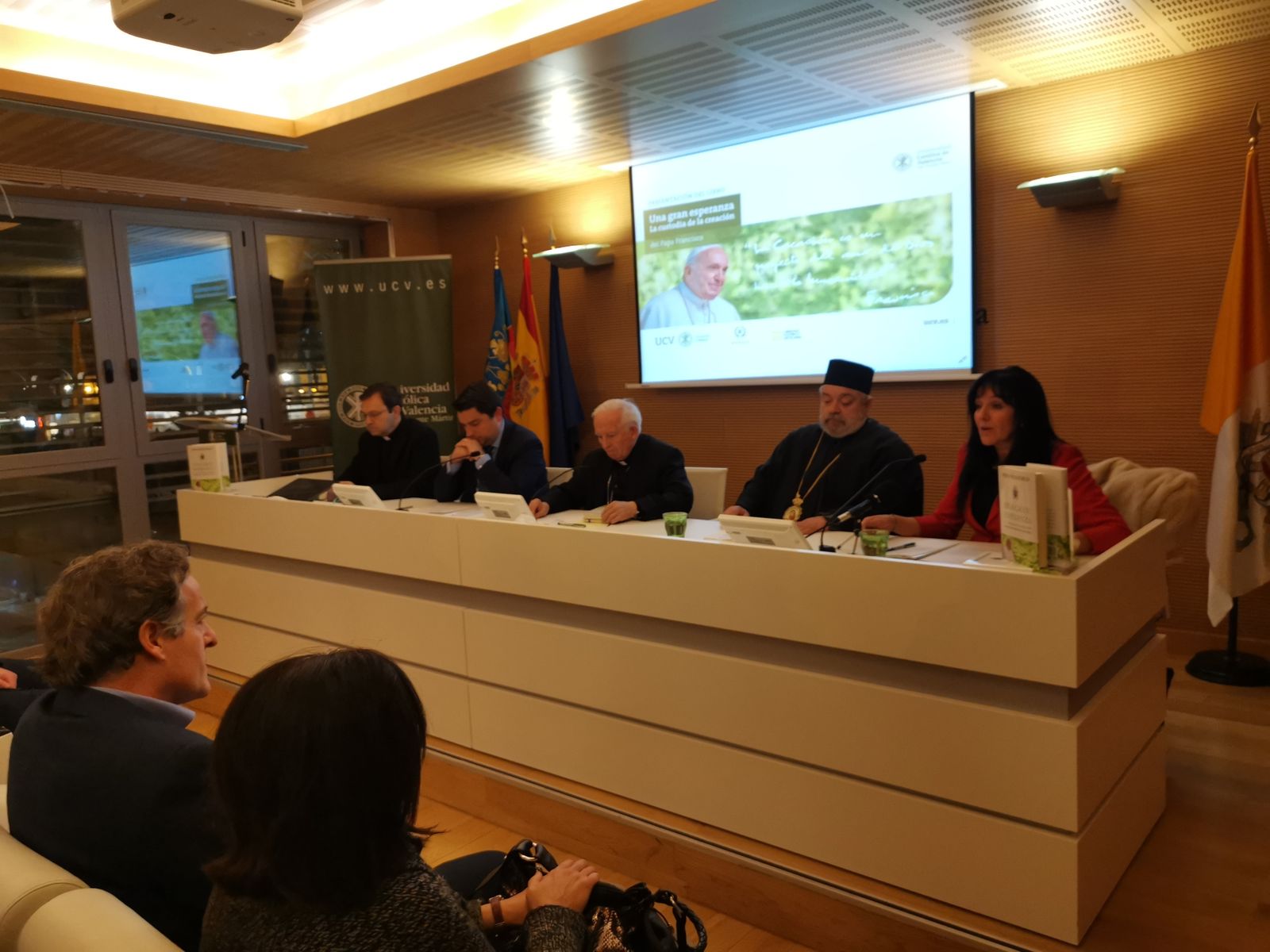 Mesa de presentación del libro