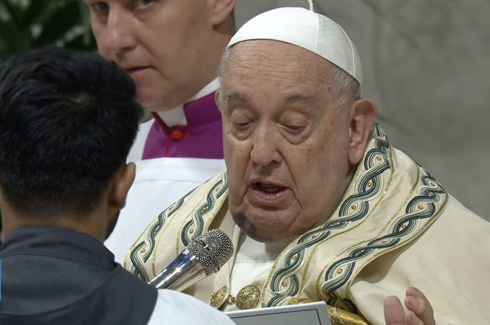 Francisco, al inicio de la eucaristía