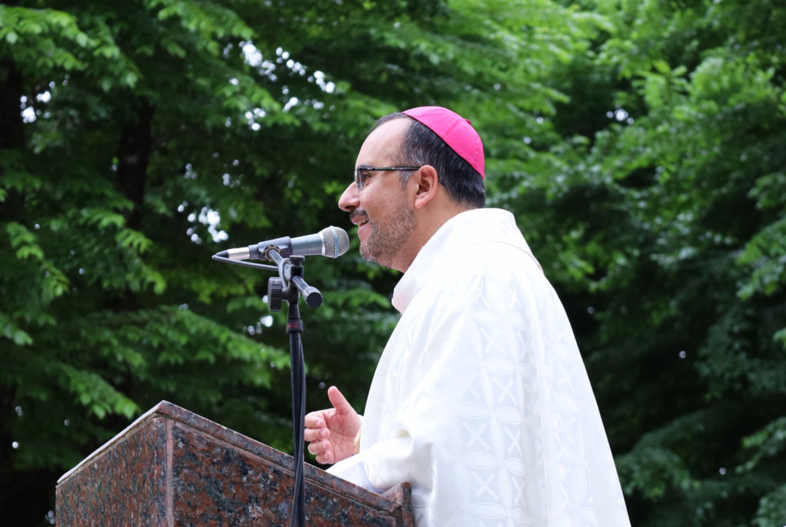 Obispo Bernardo Álvarez anima a los jóvenes en Concepción