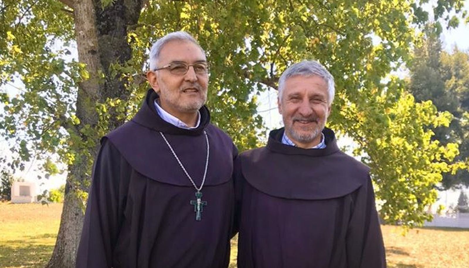 Obispo Jorge Concha con su hermano franciscano y obispo de Iquique, Isauro Covili