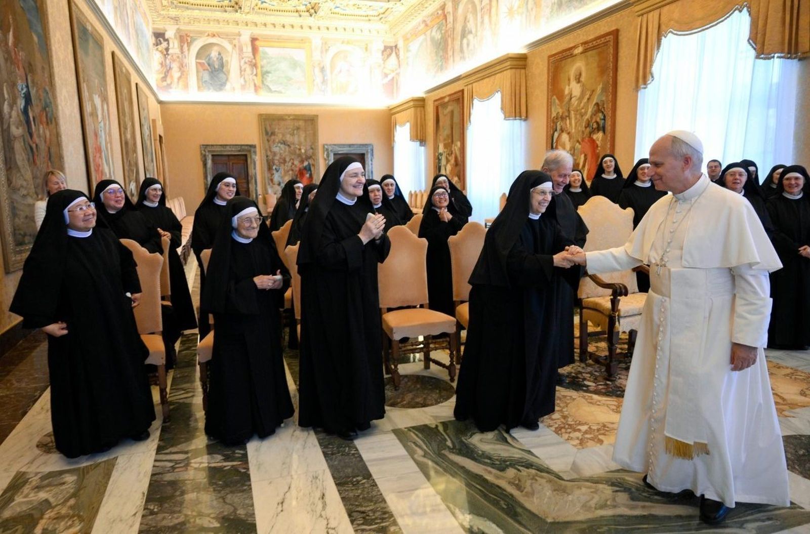 León XIV en la audiencia con las religiosas agustinas