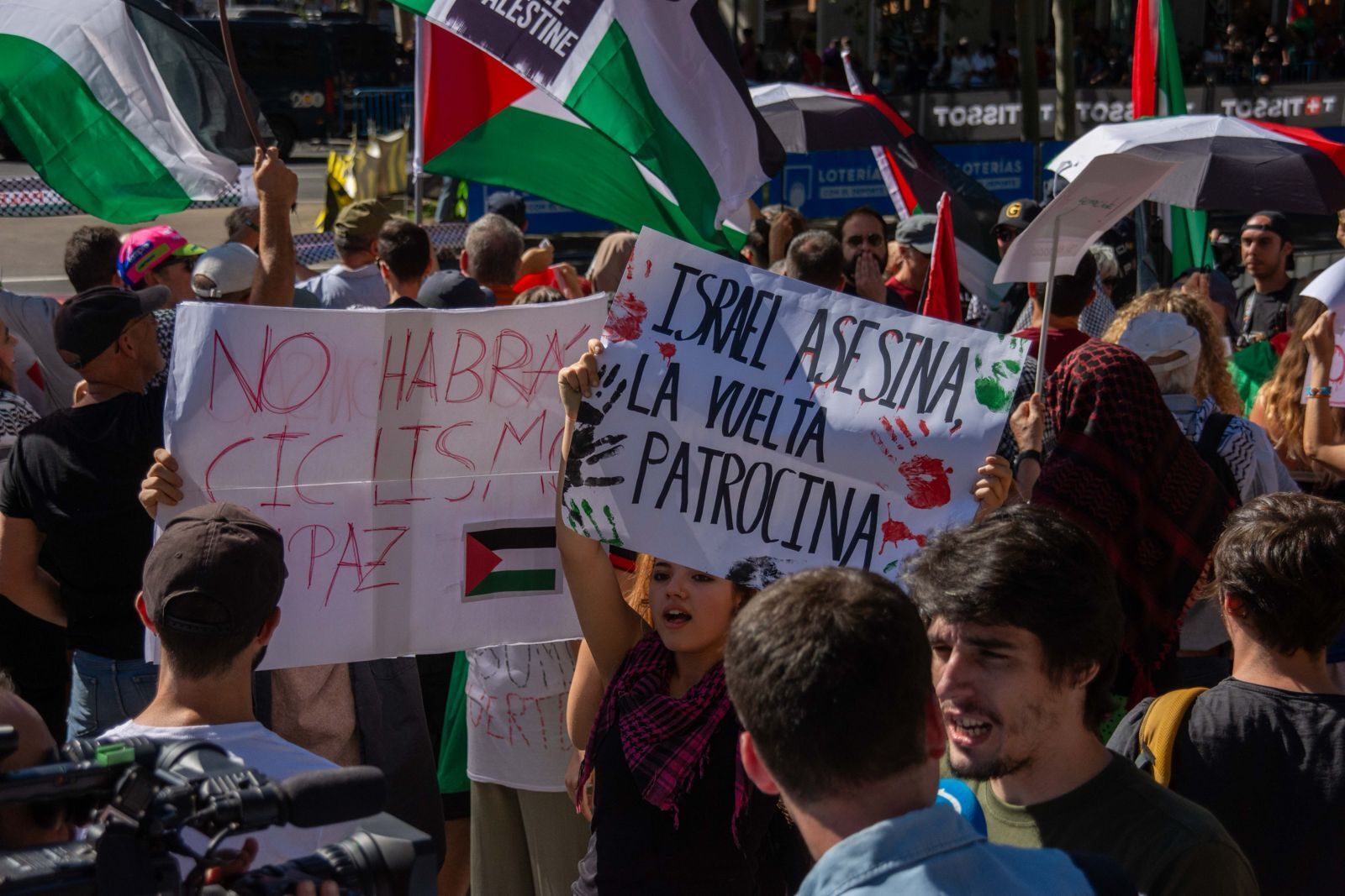 Protestas contra el genocidio en la Vuelta