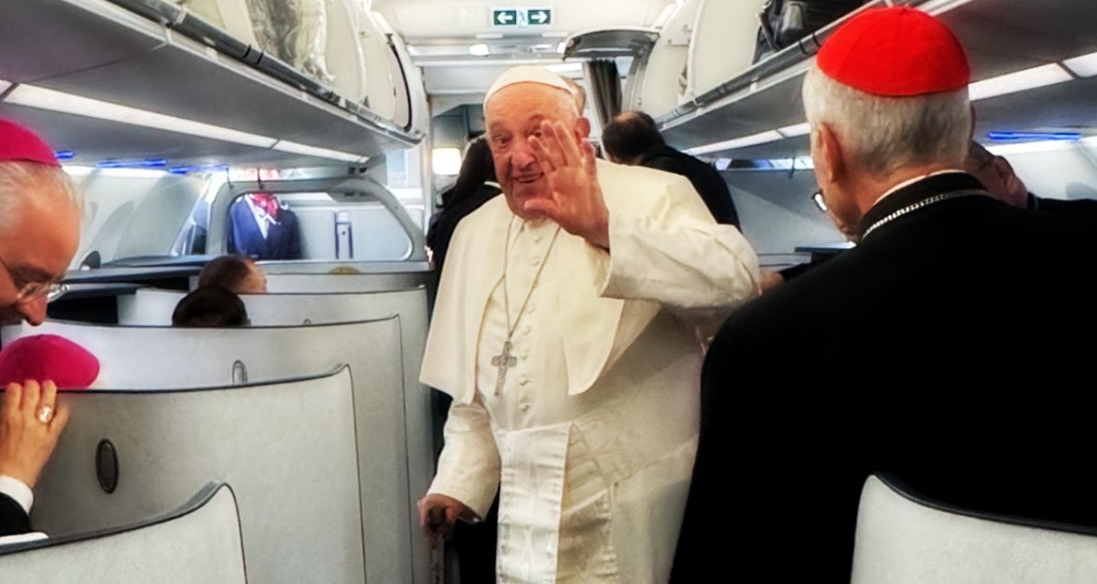 Francisco en el avión rumbo a luxemburgo