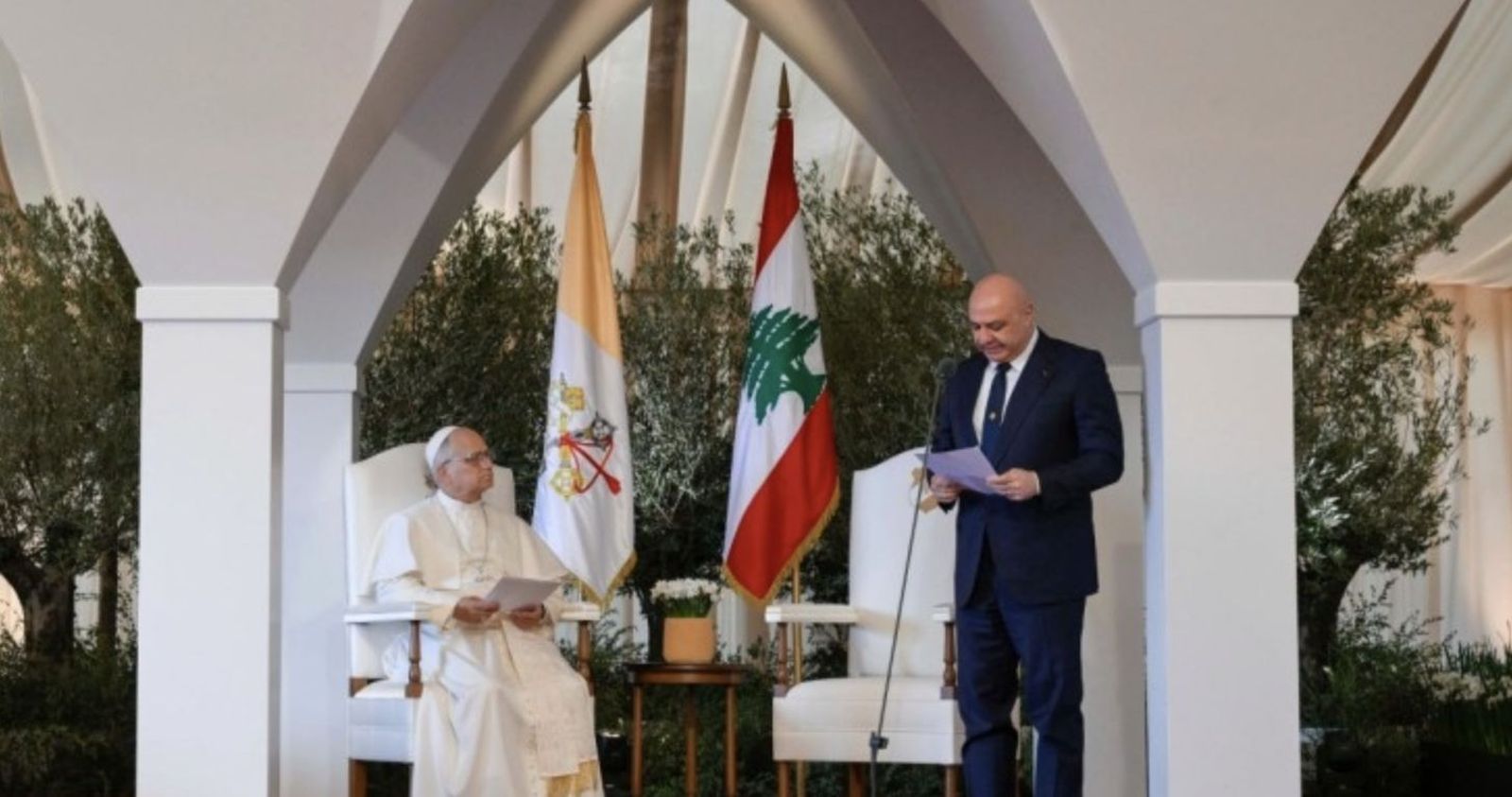 El presidente de Líbano se despide del Papa