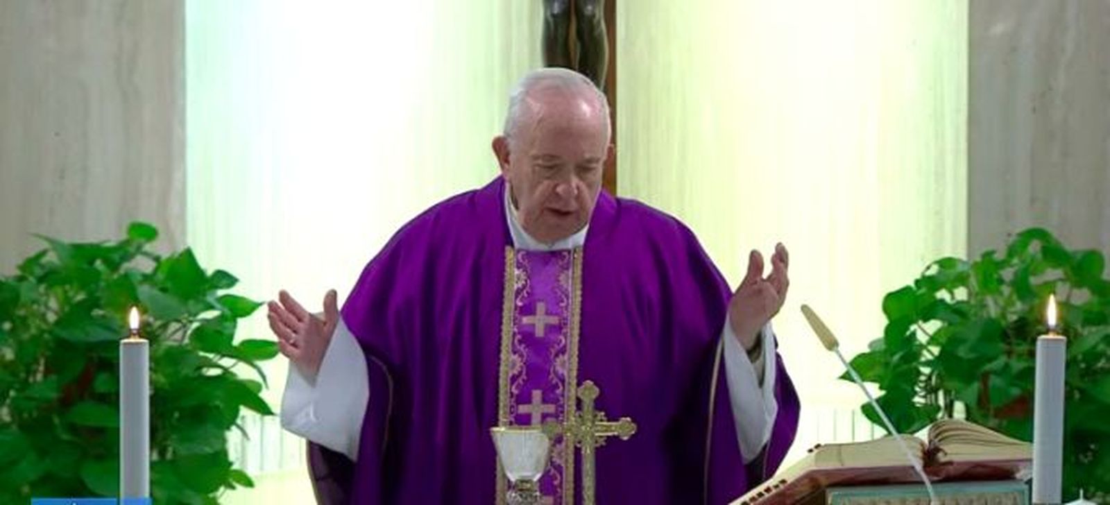 El Papa consagra en Santa Marta