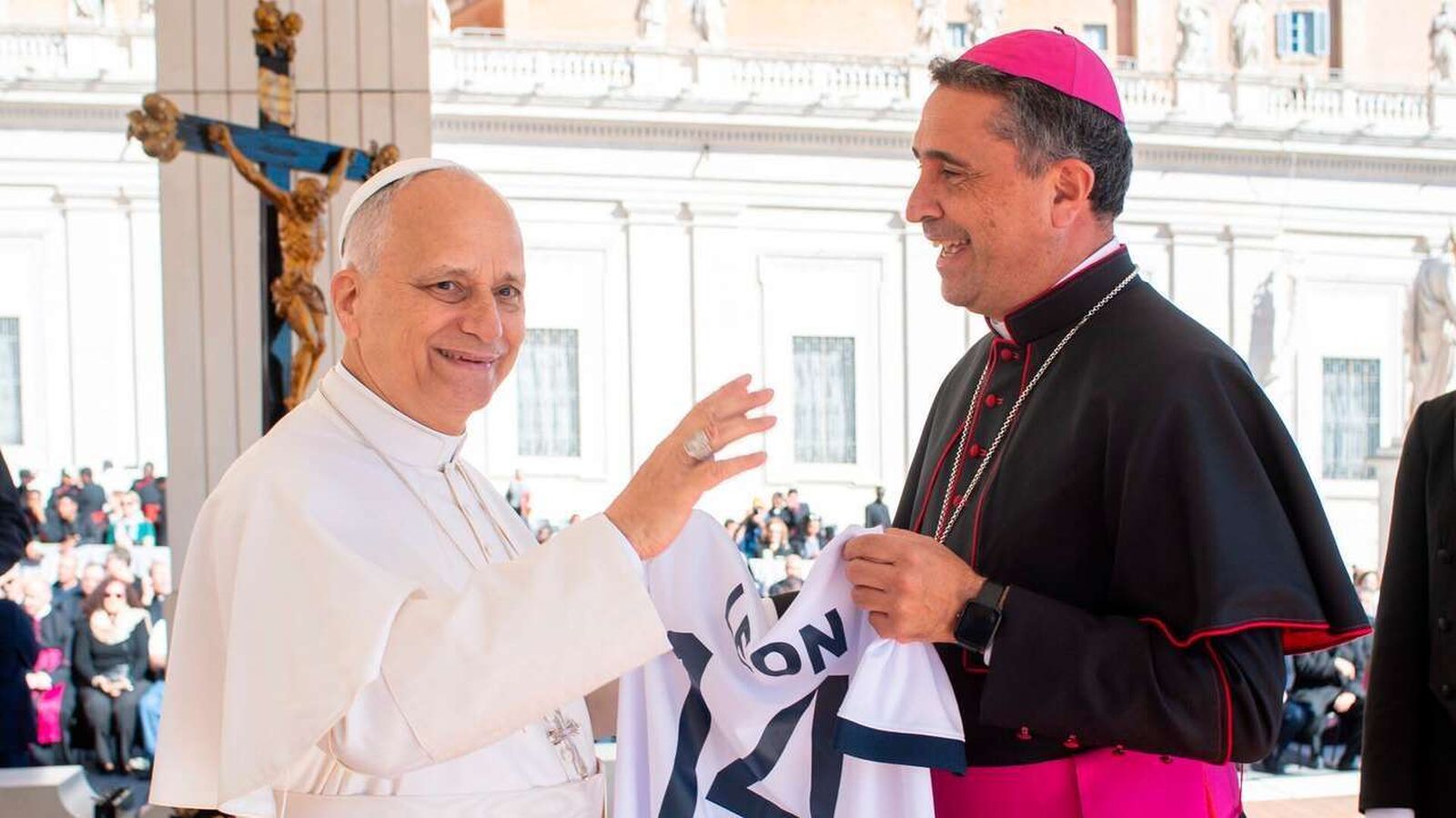Monseñor D. Fernando García cadiñanos con el Papa León XIV