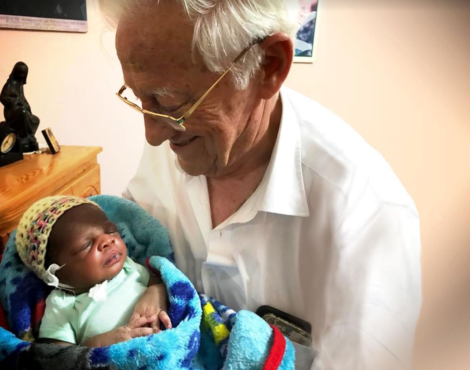 El Padre Ángel, con María de la Paz