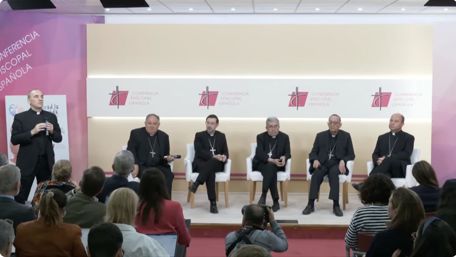 Los obispos, en la presentación de agenda del viaje del Papa a España
