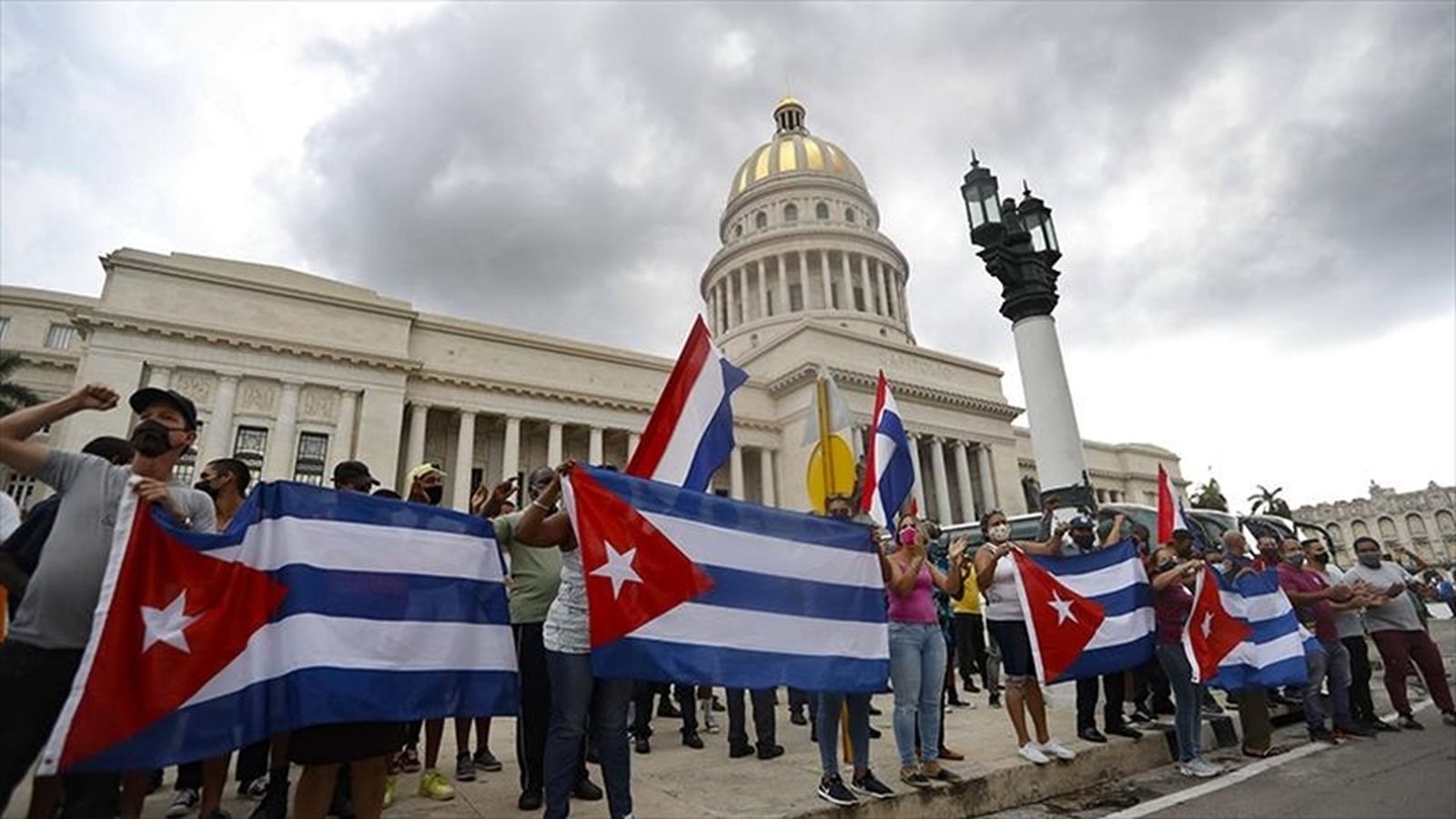 Manifestantes ante el Capitolio