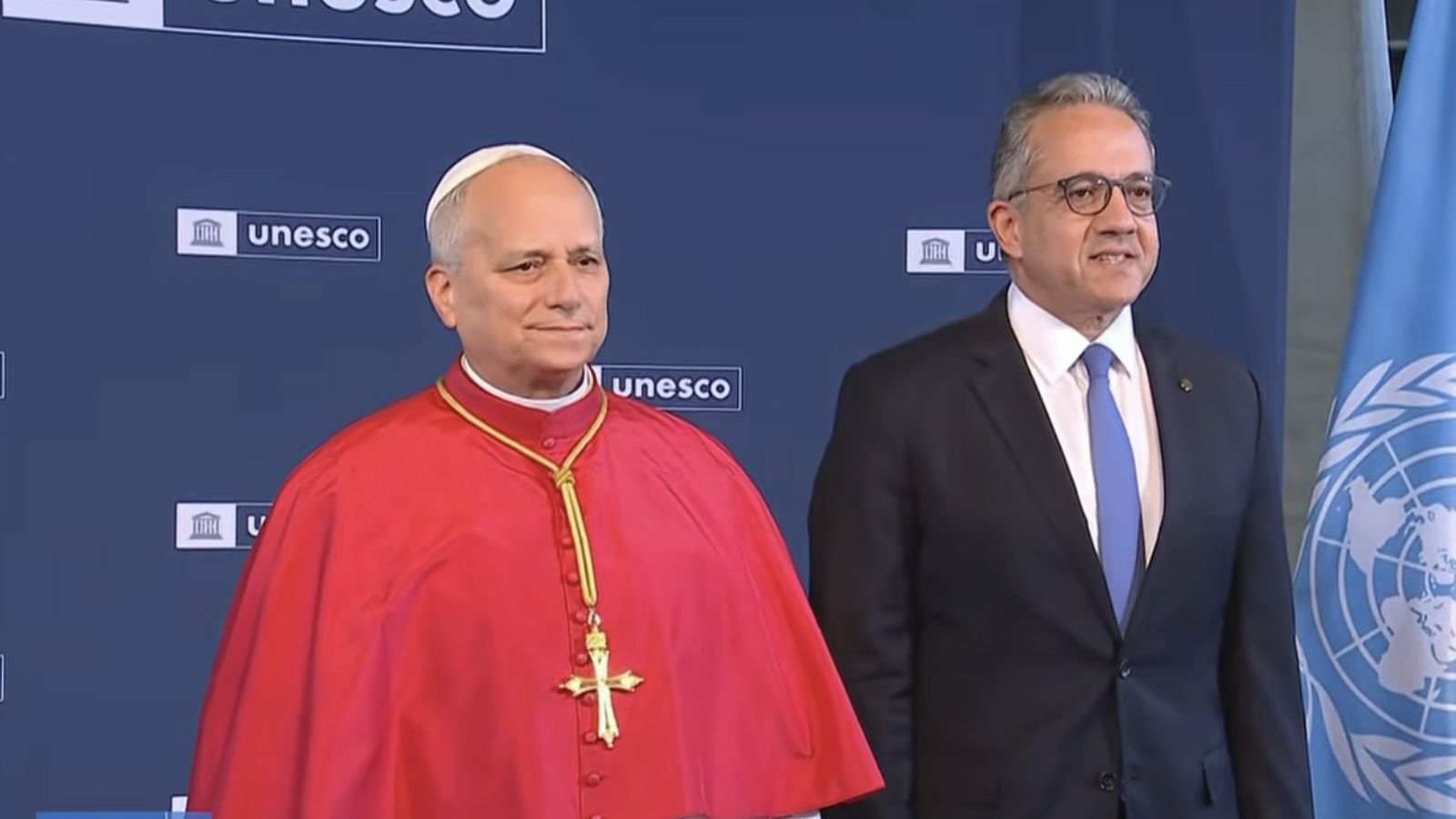 El Papa, con el director general de la Unesco