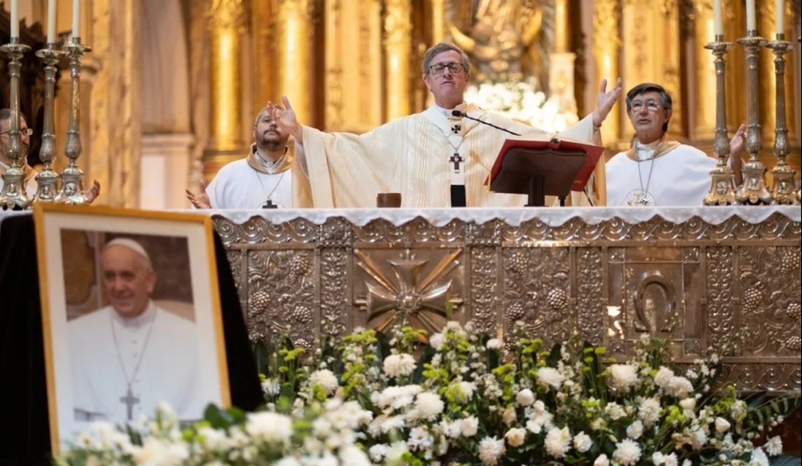García Cueva, en el funeral de Francisco