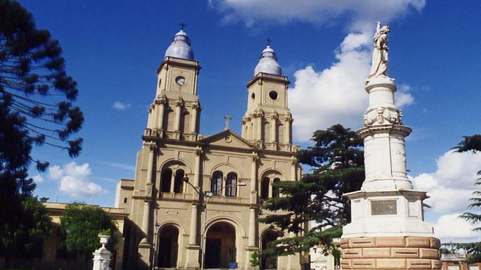 Catedral Basílica de Florida y Santuario Nacional de la Virgen de los Treinta y Tres Orientales. Uruguay