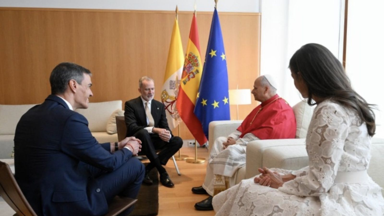 Sánchez, con el Papa y los reyes