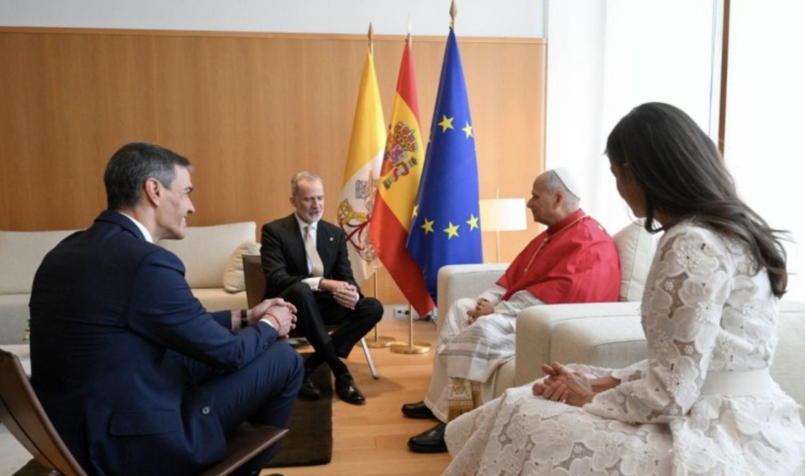Sánchez, con el Papa y los reyes