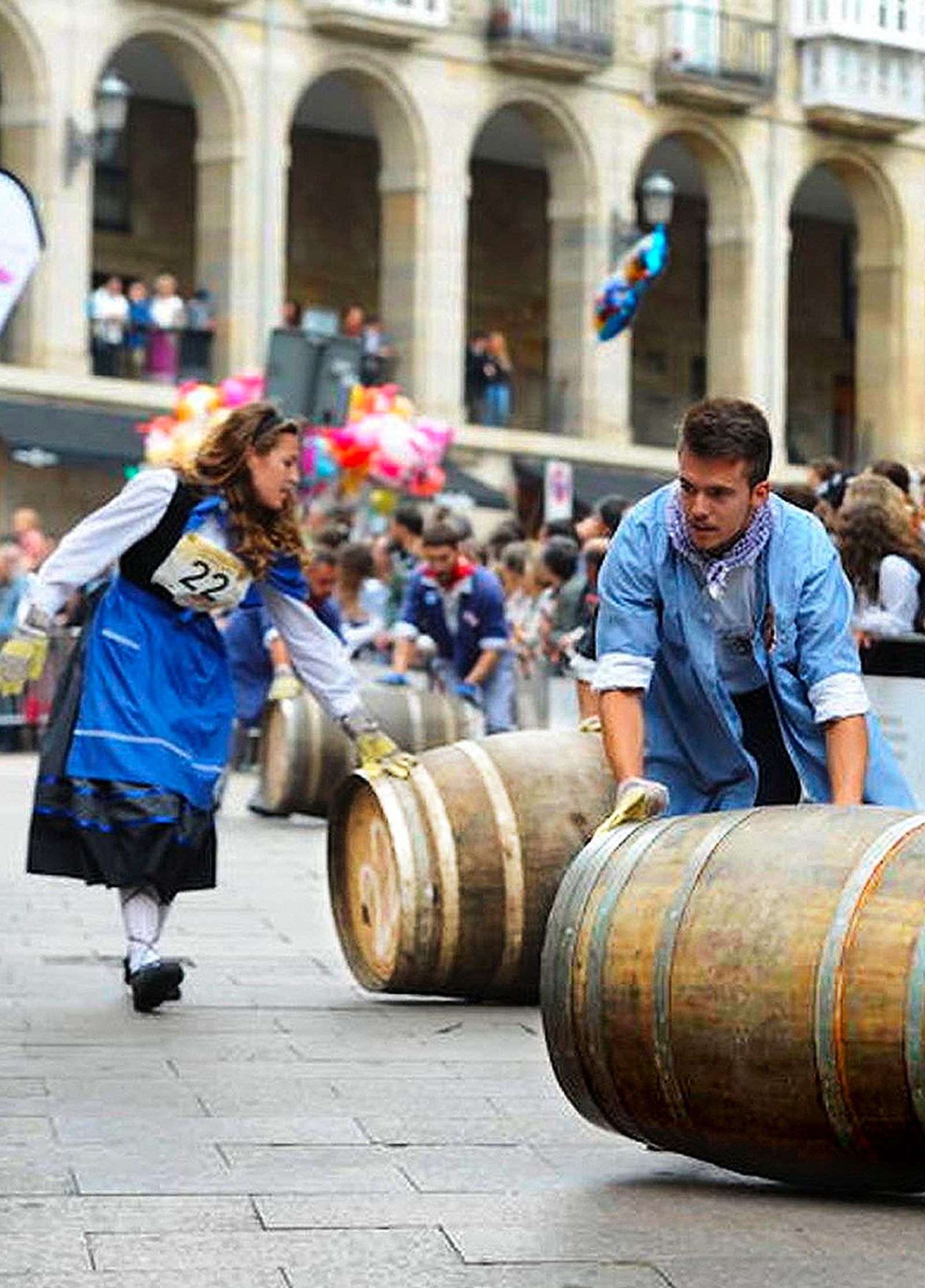 Carrera de barricas. Día del Blusa. Vitoria