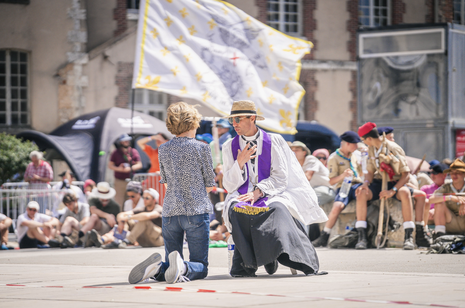 Una confesión durante la procesión tradicionalista desde París hasta Chartres 2026