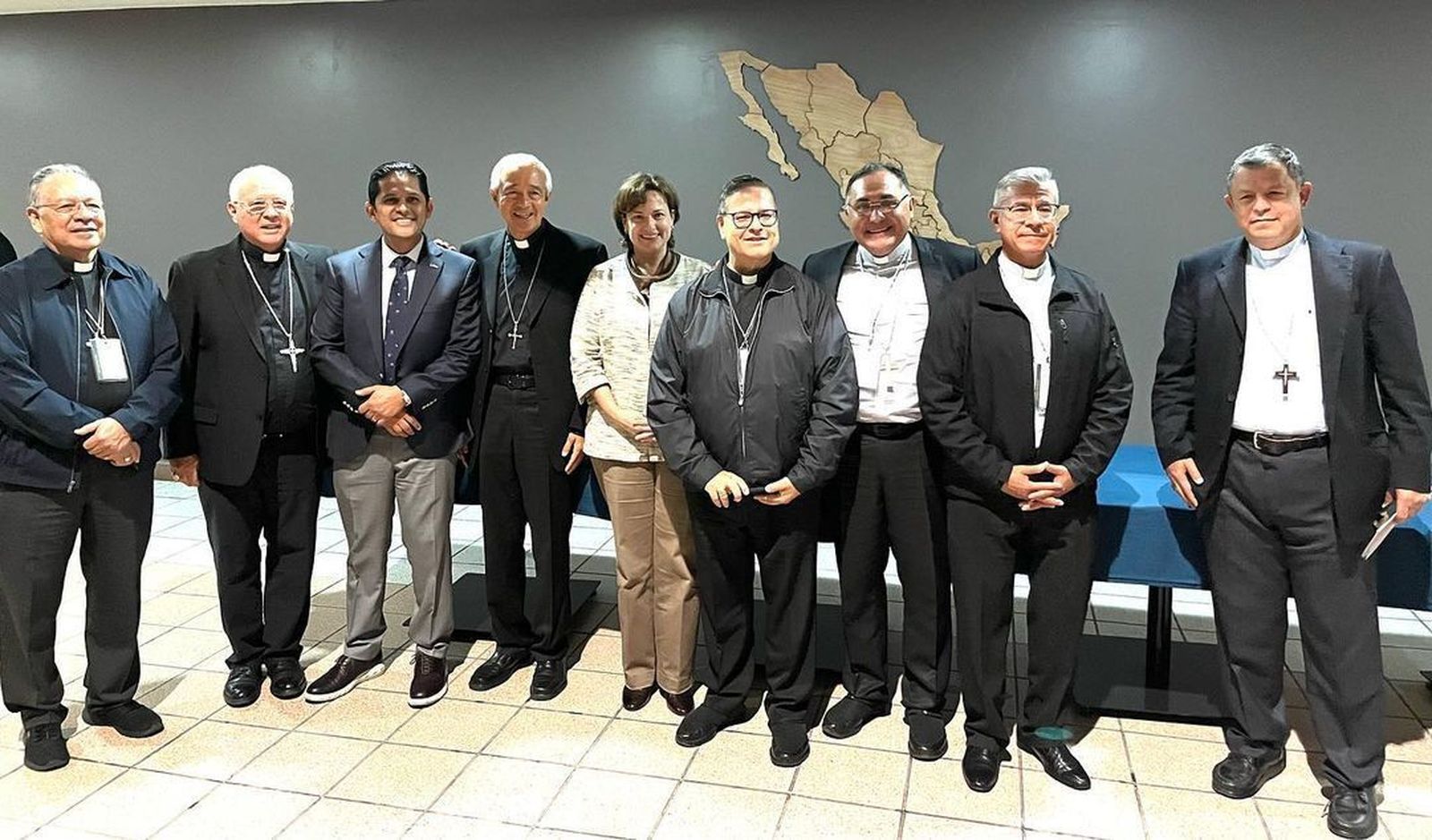 Empresarios se reúnen con obispos para impulsar agenda de paz y doctrina social de la Iglesia.