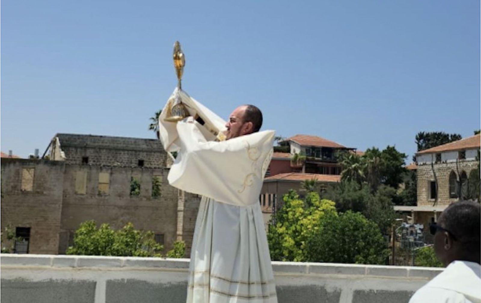 Bendición eucarística de Tel Aviv tras los bombardeos de Irán