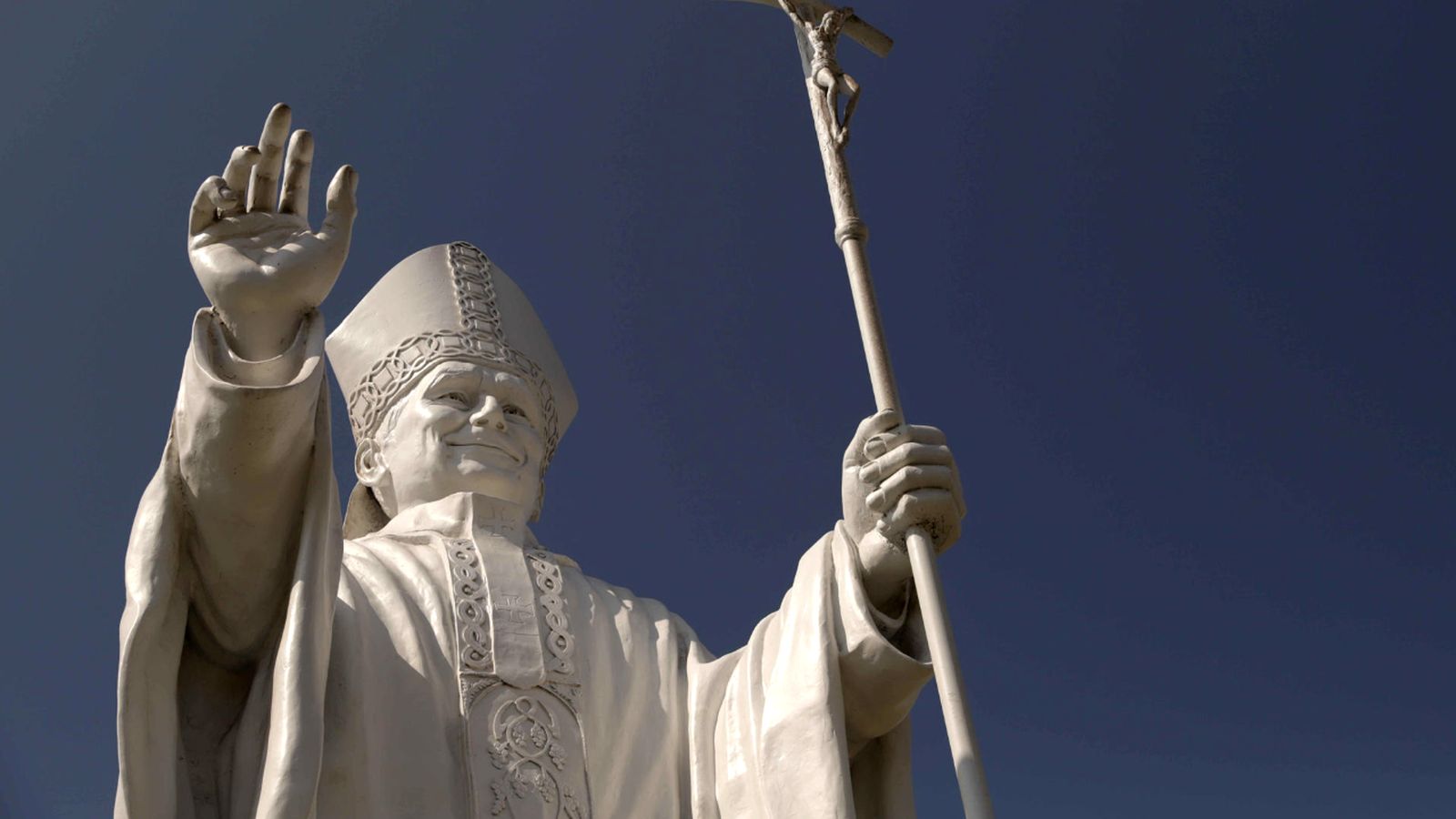 Estatua de León XIV en Perú