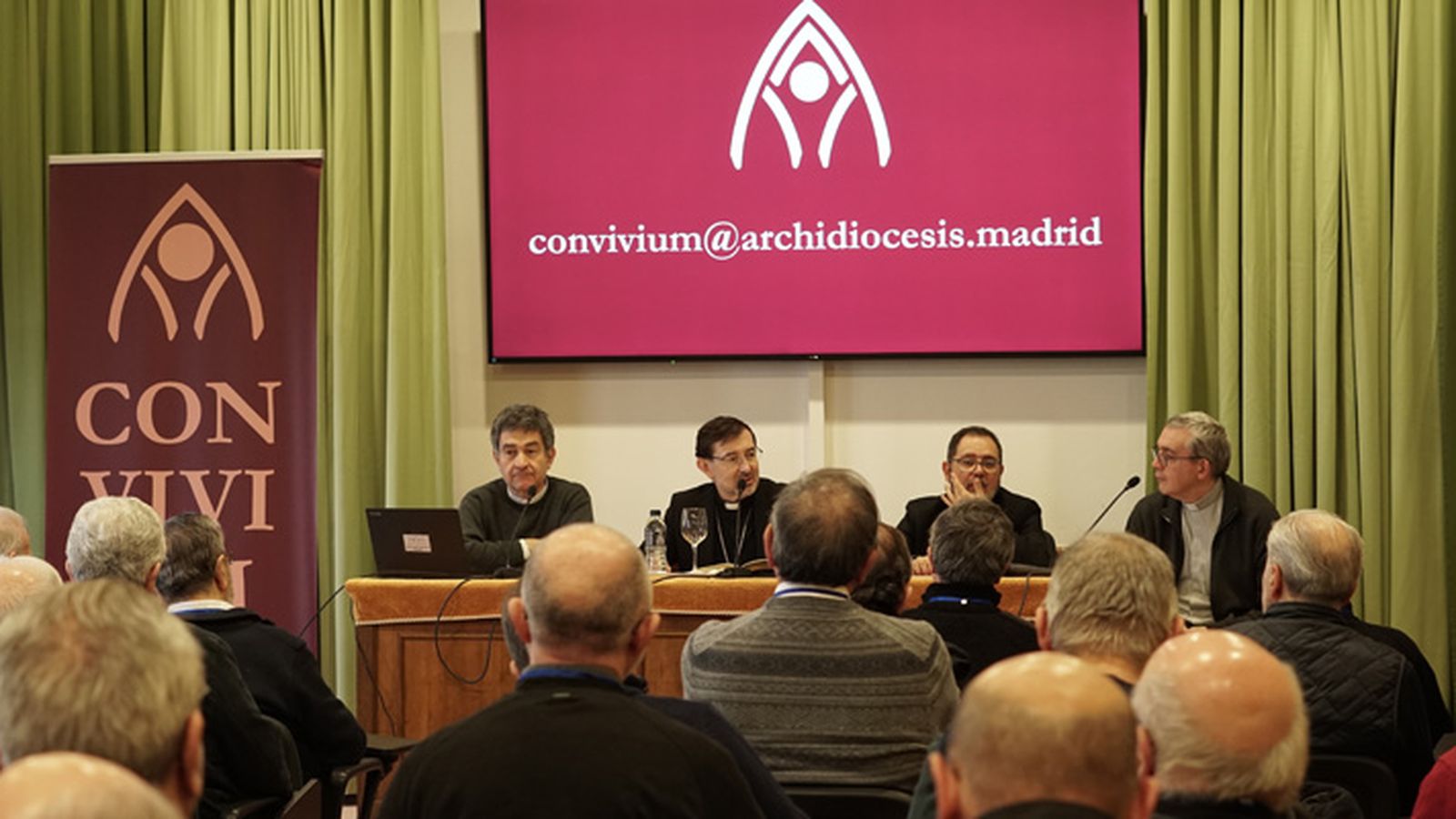 Cobo, con los curas en la preasamblea