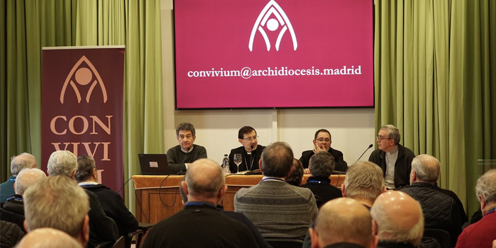 Cobo, con los curas en la preasamblea